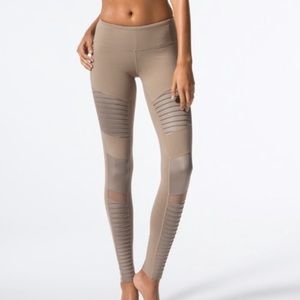 NWT Alo Yoga Moro Legging